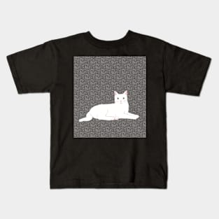 The White cat on a patterned background chilling and watching you. Kids T-Shirt